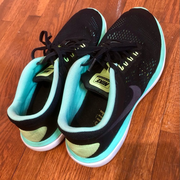 Nike Running Shoes - Picture 2 of 5